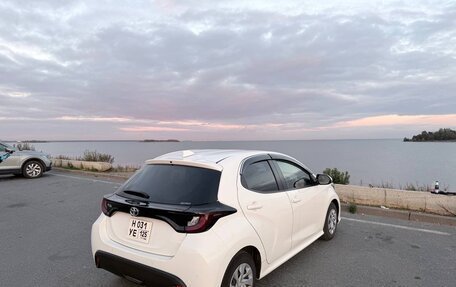 Toyota Yaris, 2021 год, 1 240 000 рублей, 14 фотография