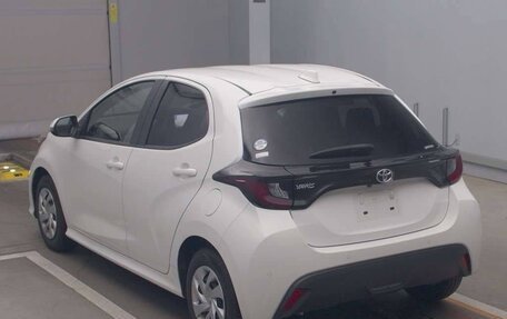 Toyota Yaris, 2021 год, 1 240 000 рублей, 19 фотография