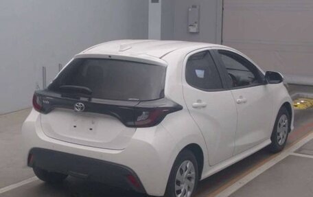 Toyota Yaris, 2021 год, 1 240 000 рублей, 21 фотография