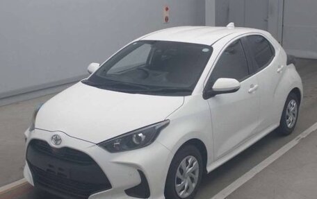 Toyota Yaris, 2021 год, 1 240 000 рублей, 22 фотография