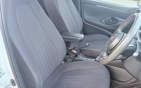 Toyota Yaris, 2021 год, 1 240 000 рублей, 34 фотография