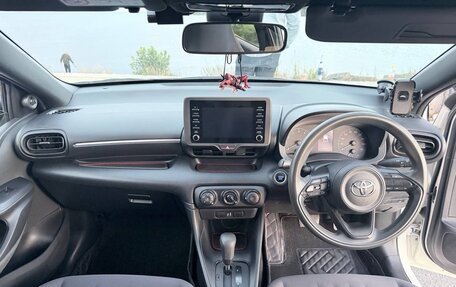 Toyota Yaris, 2021 год, 1 240 000 рублей, 37 фотография
