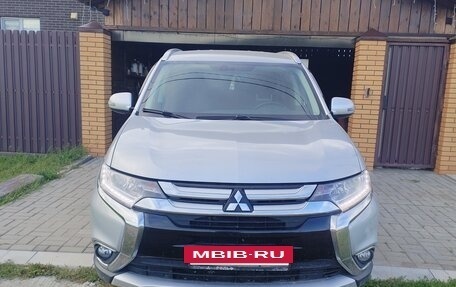 Mitsubishi Outlander III рестайлинг 3, 2018 год, 2 000 000 рублей, 3 фотография