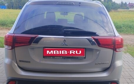 Mitsubishi Outlander III рестайлинг 3, 2018 год, 2 000 000 рублей, 4 фотография
