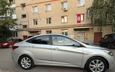 Hyundai Solaris II рестайлинг, 2015 год, 820 000 рублей, 2 фотография