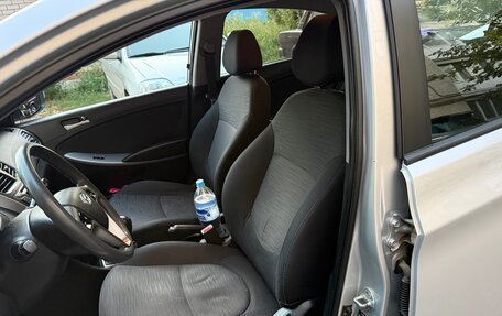 Hyundai Solaris II рестайлинг, 2015 год, 820 000 рублей, 9 фотография