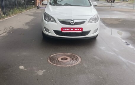 Opel Astra J, 2012 год, 580 000 рублей, 2 фотография