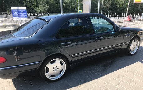 Mercedes-Benz E-Класс, 1997 год, 630 000 рублей, 3 фотография