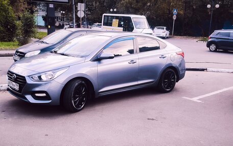 Hyundai Solaris II рестайлинг, 2017 год, 999 999 рублей, 2 фотография