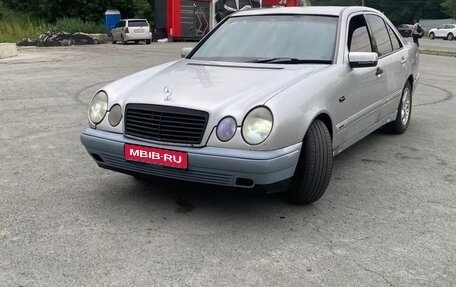 Mercedes-Benz E-Класс, 1998 год, 200 000 рублей, 1 фотография