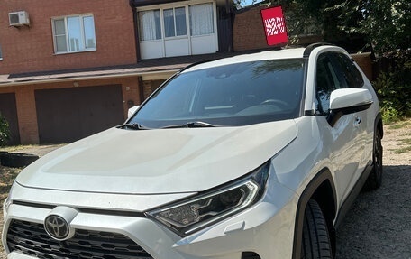 Toyota RAV4, 2020 год, 3 850 000 рублей, 7 фотография