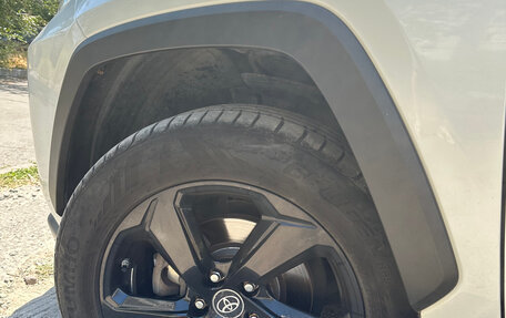 Toyota RAV4, 2020 год, 3 850 000 рублей, 8 фотография