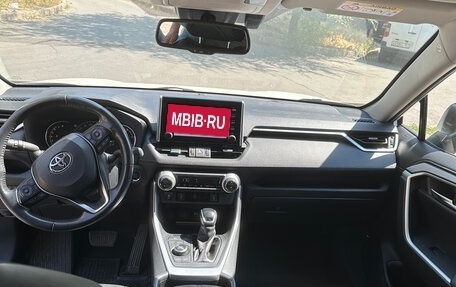 Toyota RAV4, 2020 год, 3 850 000 рублей, 13 фотография