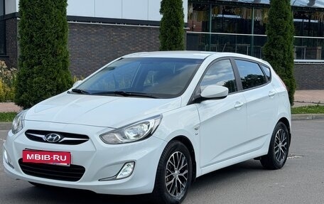 Hyundai Solaris II рестайлинг, 2013 год, 720 000 рублей, 19 фотография