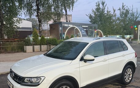 Volkswagen Tiguan II, 2018 год, 2 300 000 рублей, 2 фотография