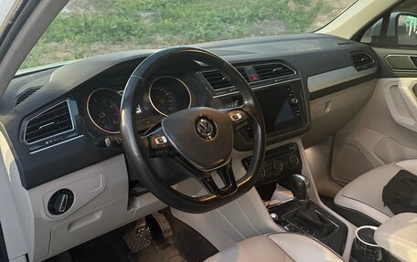 Volkswagen Tiguan II, 2018 год, 2 300 000 рублей, 8 фотография