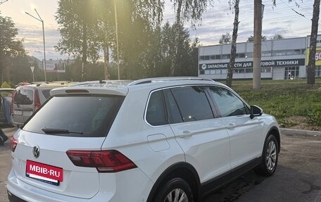 Volkswagen Tiguan II, 2018 год, 2 300 000 рублей, 5 фотография