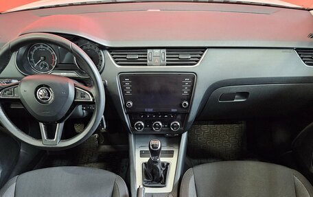 Skoda Octavia, 2017 год, 1 735 000 рублей, 9 фотография