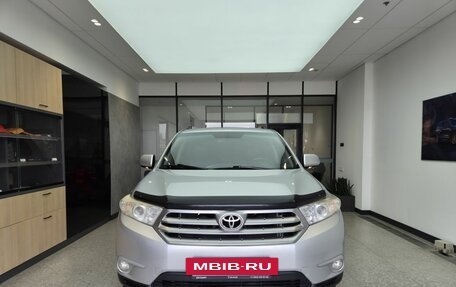 Toyota Highlander III, 2011 год, 1 890 000 рублей, 2 фотография