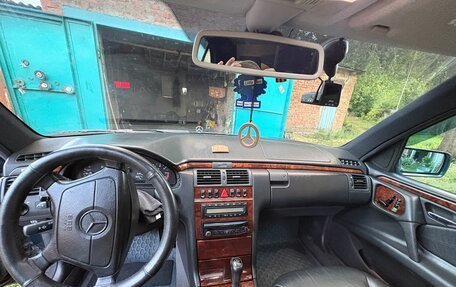 Mercedes-Benz E-Класс, 1998 год, 850 000 рублей, 7 фотография
