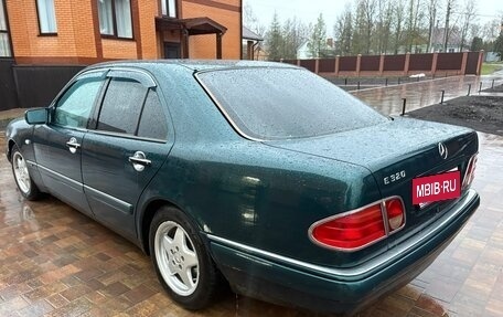 Mercedes-Benz E-Класс, 1998 год, 850 000 рублей, 2 фотография