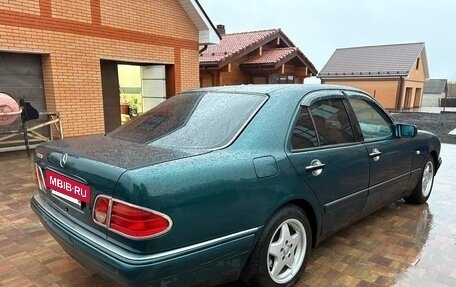 Mercedes-Benz E-Класс, 1998 год, 850 000 рублей, 3 фотография