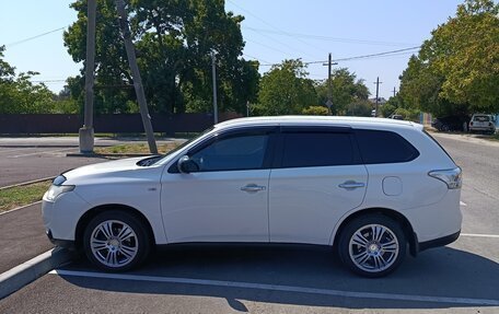 Mitsubishi Outlander III рестайлинг 3, 2013 год, 1 200 000 рублей, 3 фотография