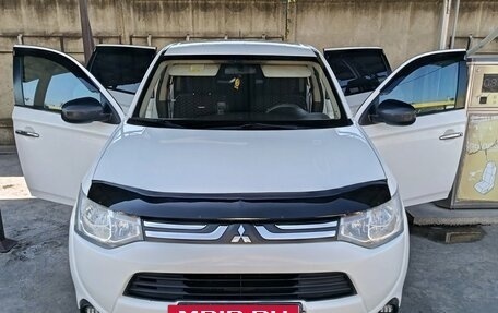 Mitsubishi Outlander III рестайлинг 3, 2013 год, 1 200 000 рублей, 4 фотография