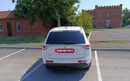 Mitsubishi Outlander III рестайлинг 3, 2013 год, 1 200 000 рублей, 5 фотография