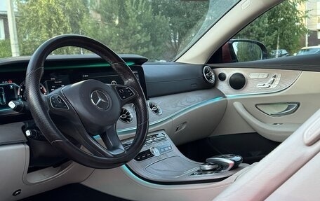 Mercedes-Benz E-Класс, 2018 год, 3 250 000 рублей, 4 фотография