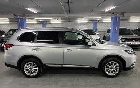 Mitsubishi Outlander III рестайлинг 3, 2017 год, 1 950 000 рублей, 4 фотография