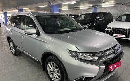 Mitsubishi Outlander III рестайлинг 3, 2017 год, 1 950 000 рублей, 3 фотография