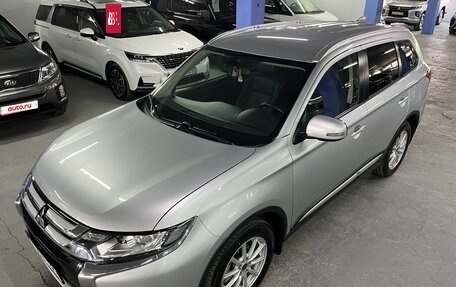 Mitsubishi Outlander III рестайлинг 3, 2017 год, 1 950 000 рублей, 9 фотография