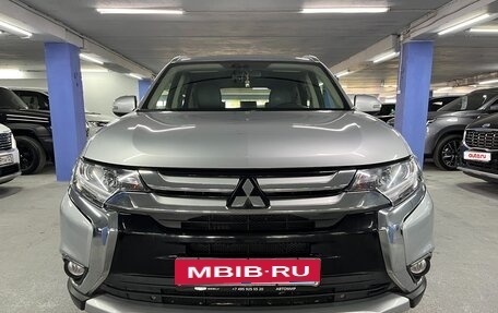 Mitsubishi Outlander III рестайлинг 3, 2017 год, 1 950 000 рублей, 2 фотография
