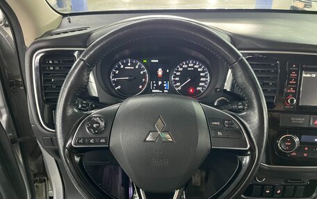 Mitsubishi Outlander III рестайлинг 3, 2017 год, 1 950 000 рублей, 13 фотография