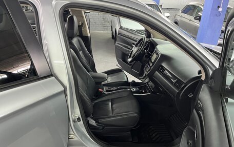 Mitsubishi Outlander III рестайлинг 3, 2017 год, 1 950 000 рублей, 21 фотография