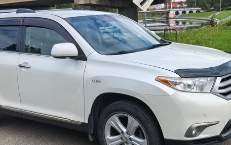 Toyota Highlander III, 2012 год, 1 800 000 рублей, 2 фотография