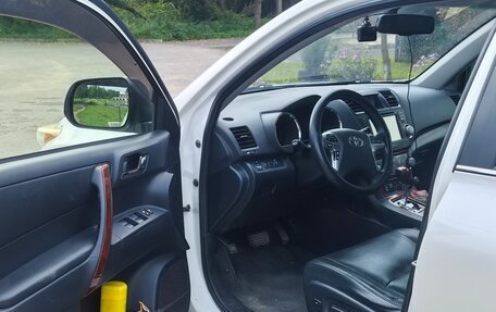Toyota Highlander III, 2012 год, 1 800 000 рублей, 7 фотография