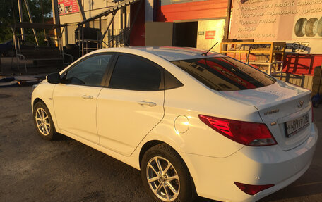 Hyundai Solaris II рестайлинг, 2015 год, 1 150 000 рублей, 2 фотография