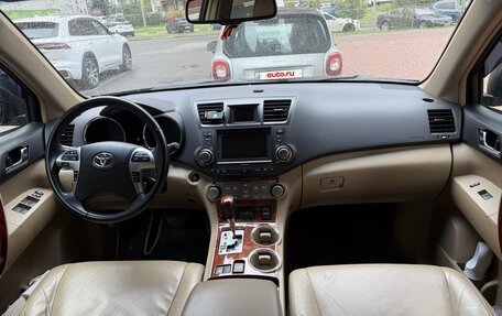 Toyota Highlander III, 2011 год, 1 800 000 рублей, 1 фотография