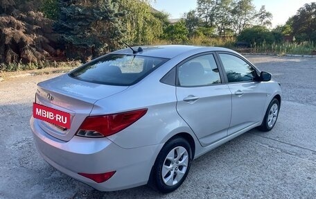 Hyundai Solaris II рестайлинг, 2016 год, 850 000 рублей, 3 фотография