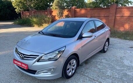 Hyundai Solaris II рестайлинг, 2016 год, 850 000 рублей, 2 фотография