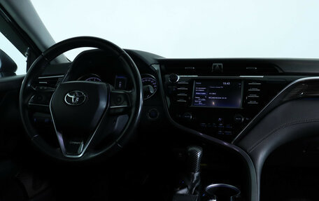Toyota Camry, 2019 год, 2 360 000 рублей, 11 фотография