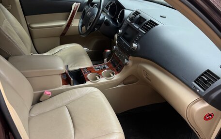 Toyota Highlander III, 2011 год, 1 800 000 рублей, 2 фотография