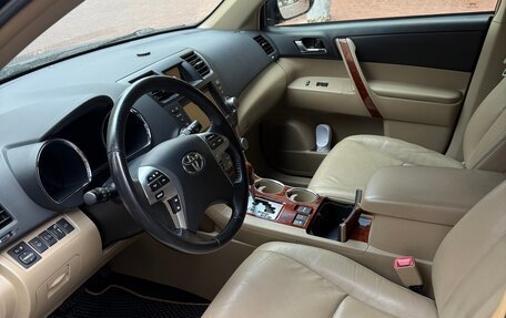 Toyota Highlander III, 2011 год, 1 800 000 рублей, 3 фотография