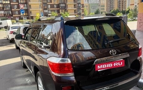 Toyota Highlander III, 2011 год, 1 800 000 рублей, 10 фотография
