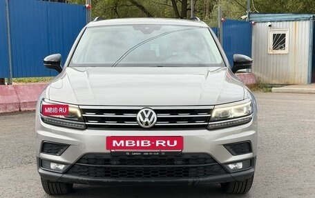 Volkswagen Tiguan II, 2020 год, 2 370 000 рублей, 2 фотография