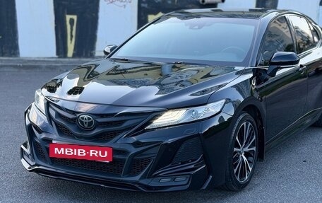 Toyota Camry, 2021 год, 3 950 000 рублей, 5 фотография
