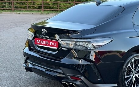 Toyota Camry, 2021 год, 3 950 000 рублей, 2 фотография