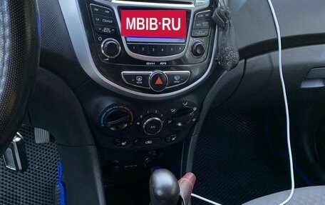 Hyundai Solaris II рестайлинг, 2011 год, 620 000 рублей, 5 фотография